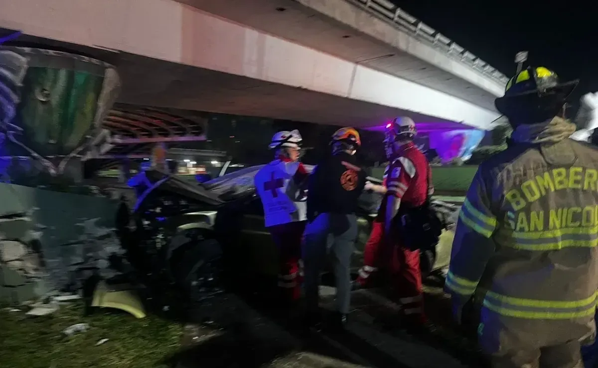 La velocidad excesiva provoca un accidente fatal en avenida Universidad.