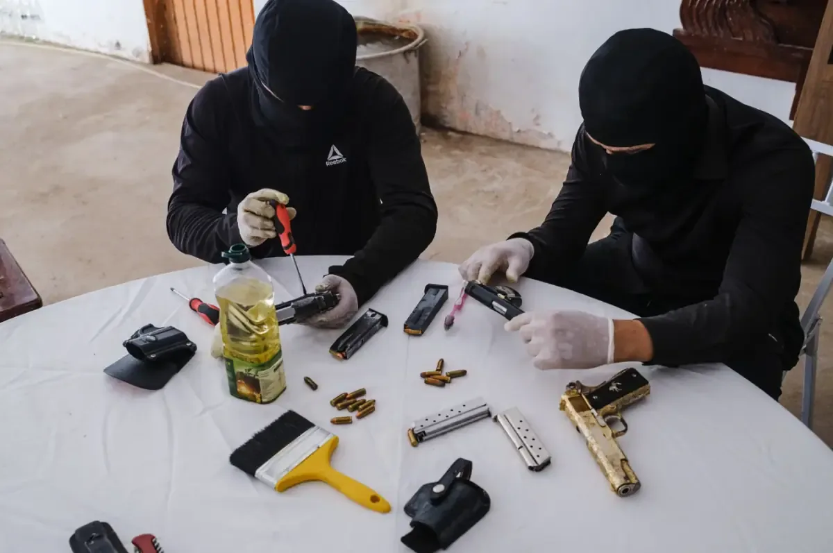 La venta y contrabando de armas a México crecen mientras cárteles intensifican sus operaciones.