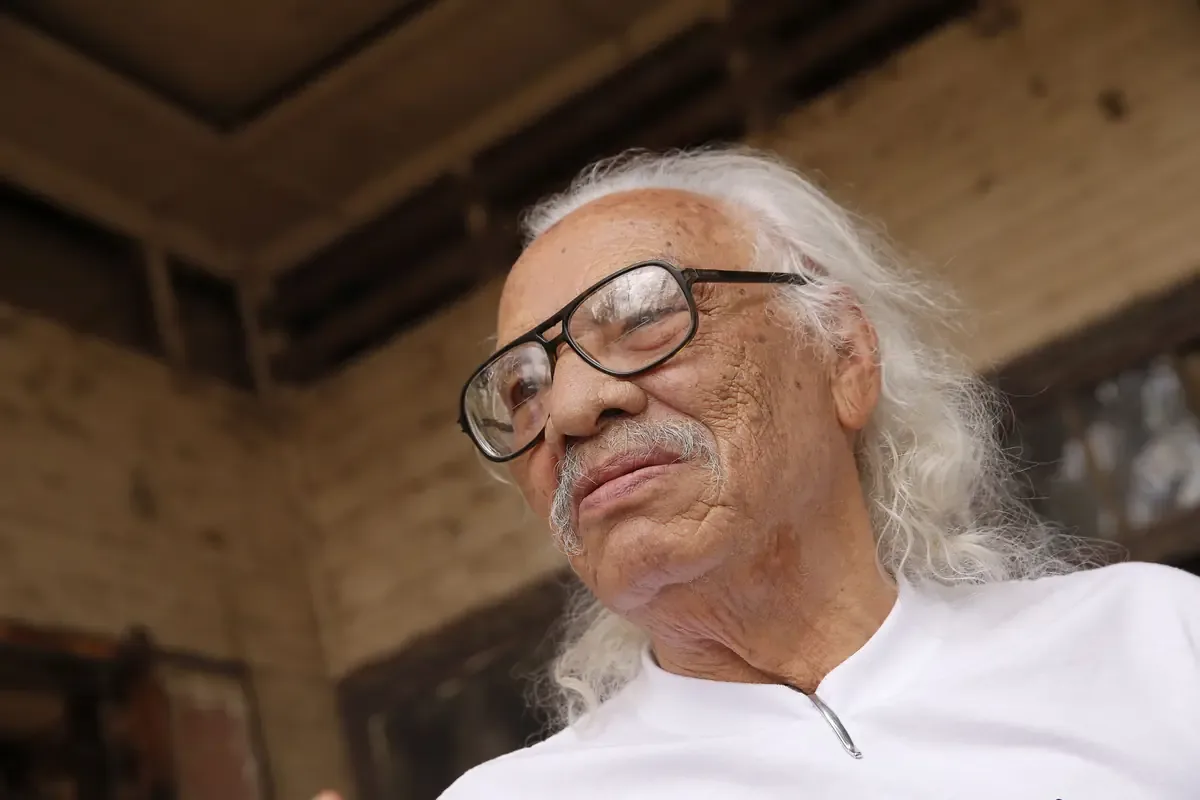 La vida de José León Sánchez revela su transformación de víctima a escritor en medio de la adversidad.