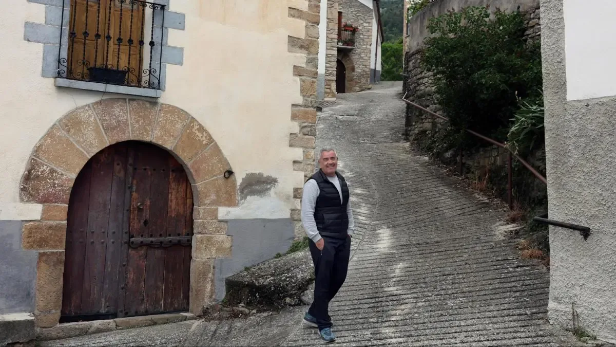 Castillonuevo, con solo 16 habitantes, lucha por mantener su esencia ante la desolación rural.