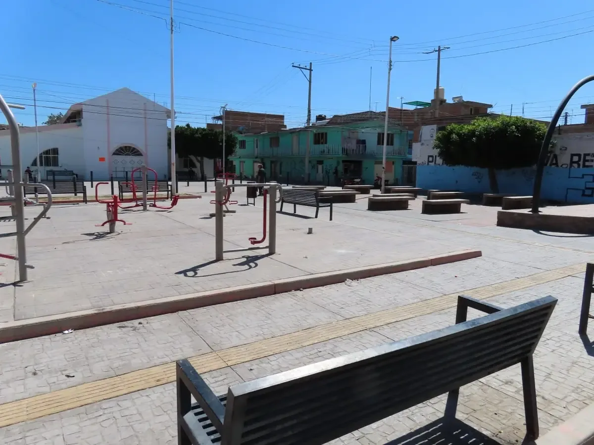 La violencia afecta a familias en un parque infantil, dejando múltiples heridos.