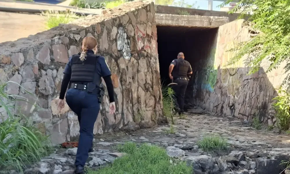 La violencia en la zona oriente de Chihuahua deja a un joven de 20 años gravemente herido y abandonado.