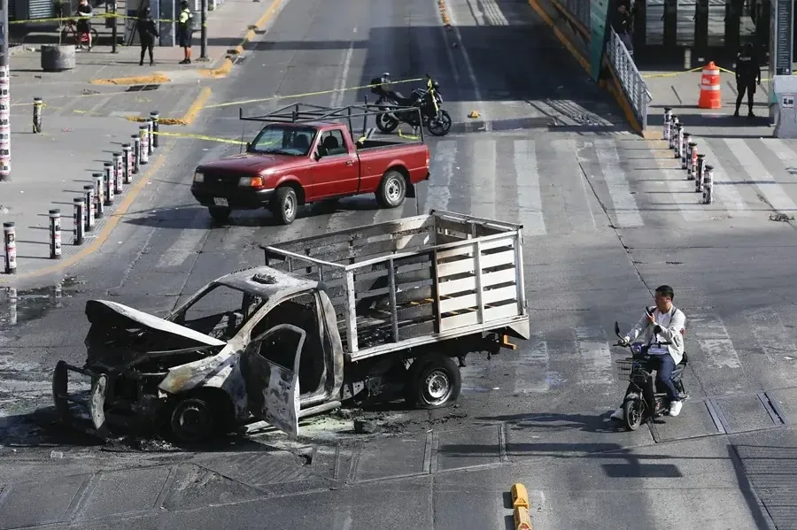 La violencia y los bloqueos generan alerta en Jalisco, Michoacán y Tamaulipas.