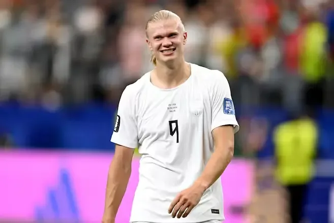 El jugador noruego Erling Haaland gana popularidad con su canción viral, que destaca su desempeño goleador.