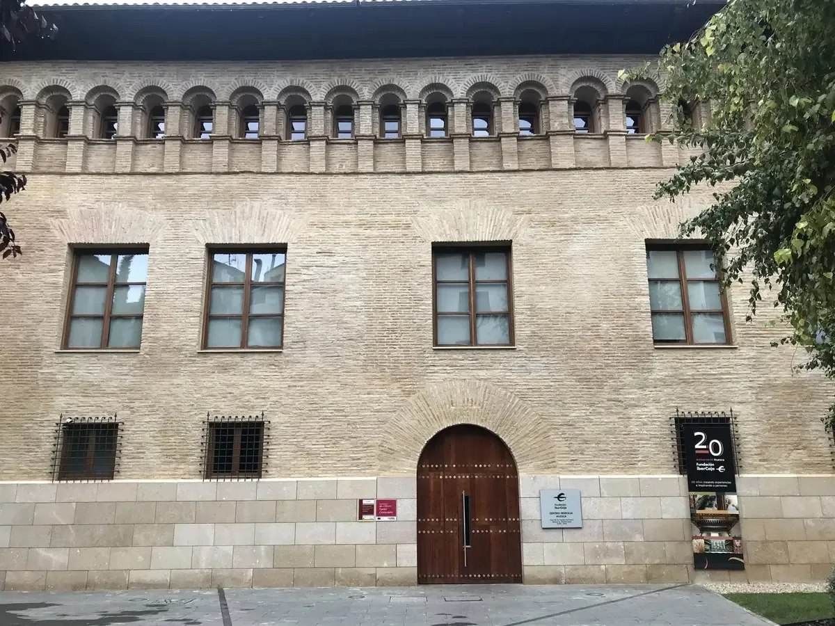 La visita busca impulsar el talento joven y celebrar el 150 aniversario de la Fundación Ibercaja.