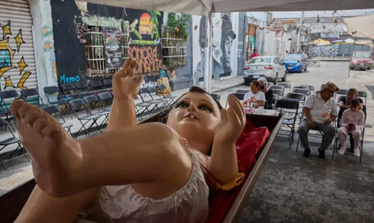 La visita de la estatua busca celebrar las tradiciones y fomentar un mensaje de paz en la comunidad.