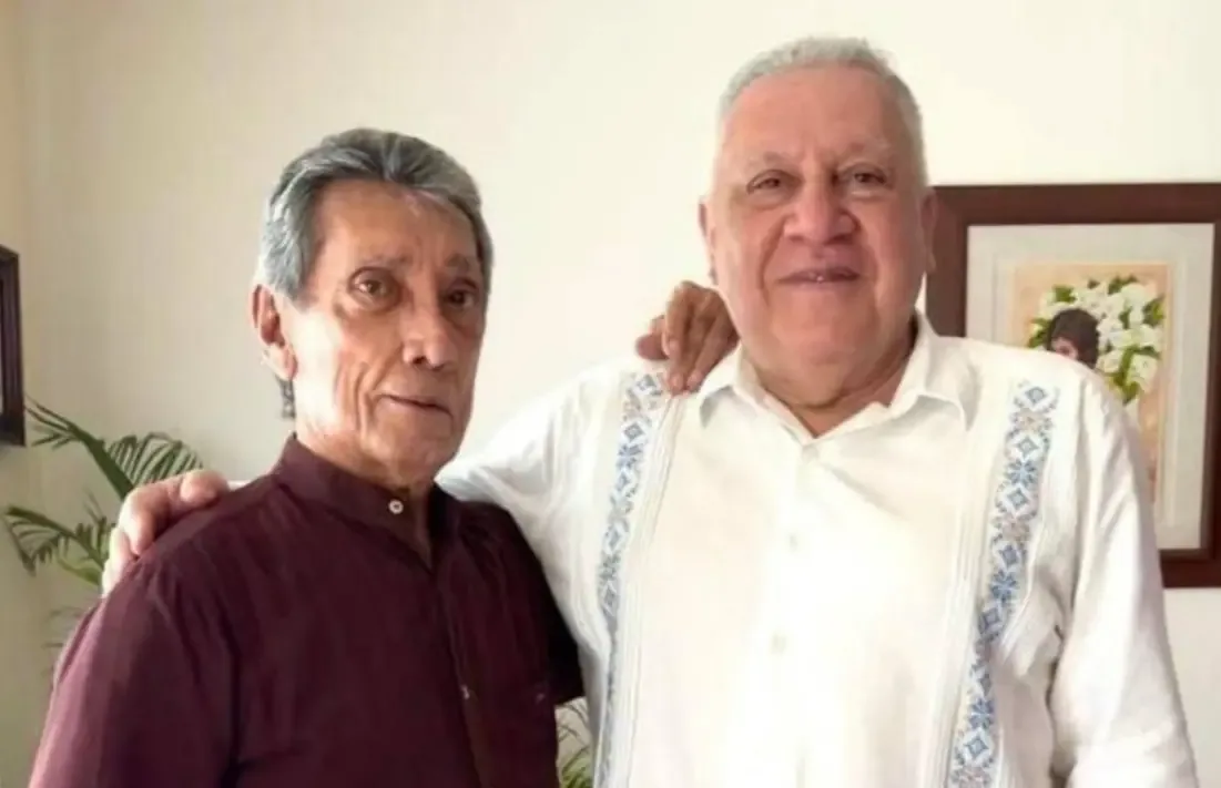 La visita de Marín, exdirector de Aduanas, a Villanueva genera controversia política.