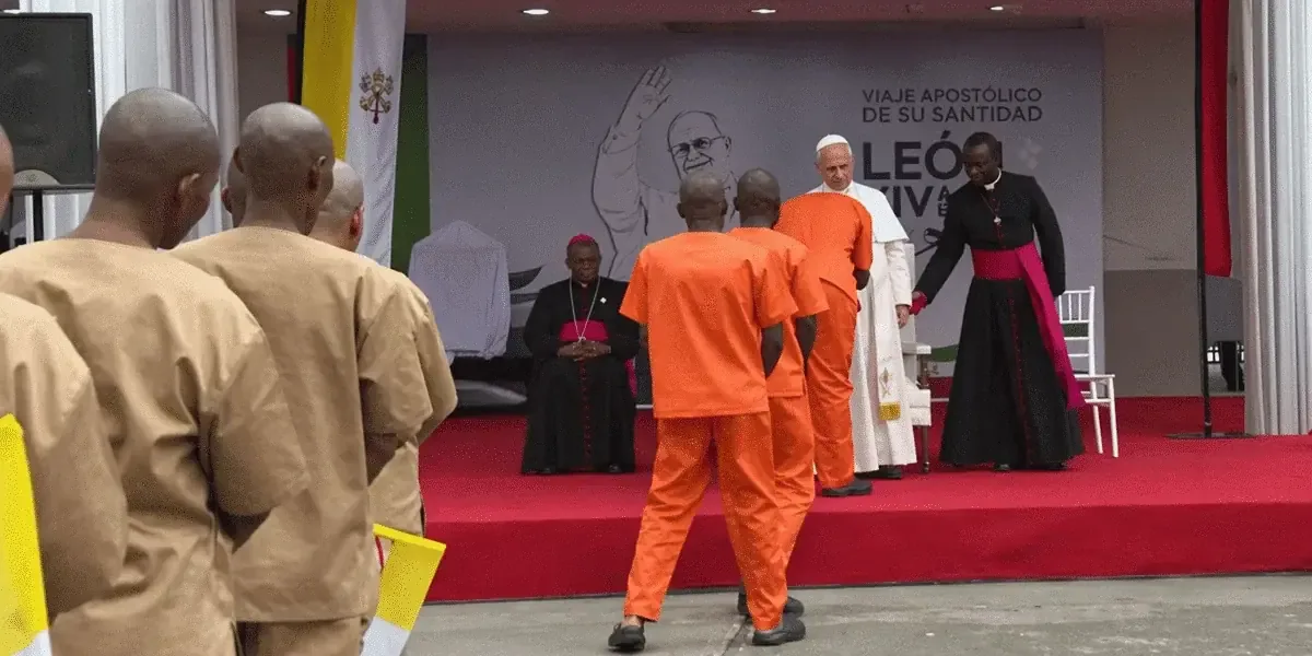 La visita del Papa busca fomentar la esperanza y la reinserción de los reclusos.