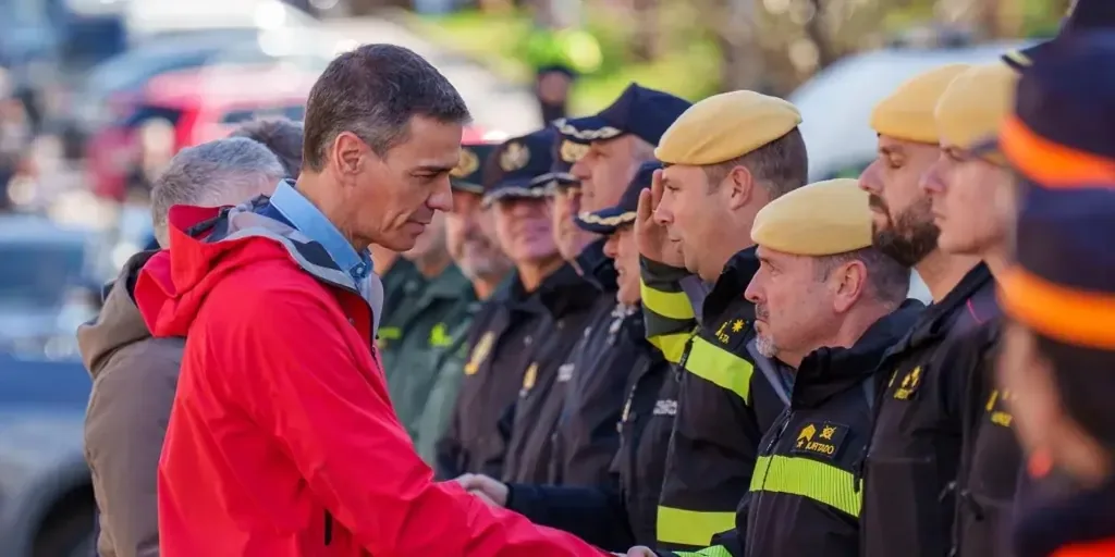 La visita del presidente se centra en la promoción de despliegue policial frente a inundaciones en Andalucía.