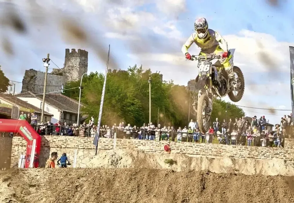 La XIV edición del Supercross ‘Villa de Coca’ promete atraer a aficionados del motocross y consolidarse como un evento destacado en Castilla y León.