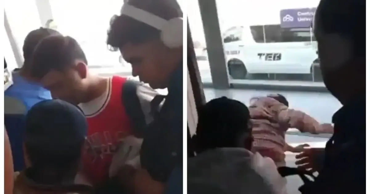 Un presunto ladrón de celulares fue golpeado y retenido por pasajeros en un transporte público.