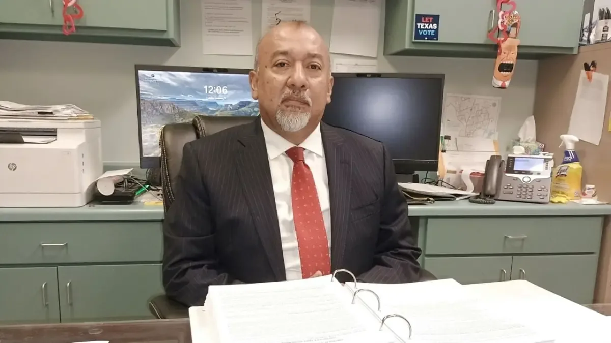 La elección de desempate entre Jerry Garza y C.Y. Benavides III se celebrará en mayo.