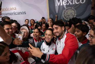 VIDEO | Sheinbaum Felicita a Atletas Mexicanos
