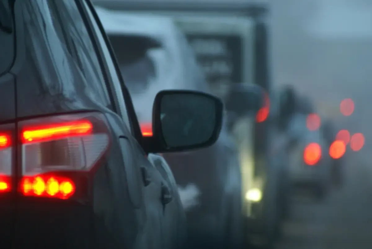 Las autoridades alertan sobre bloqueos y riesgos en carreteras de Jalisco.
