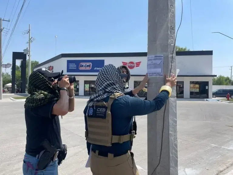 Las autoridades de Chihuahua atienden a familiares de personas desaparecidas en reunión.