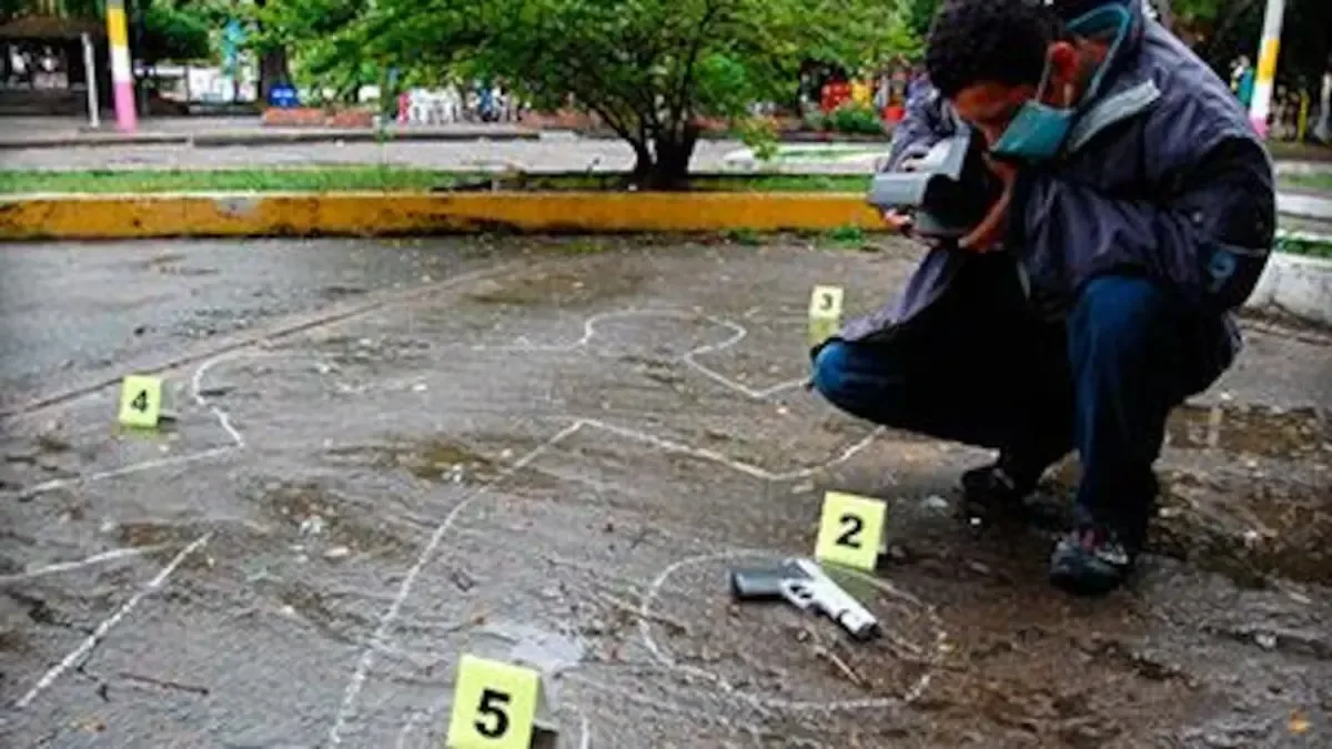 Las autoridades investigan los asesinatos registrados en distintos barrios de la ciudad y alertan sobre el aumento de la violencia.