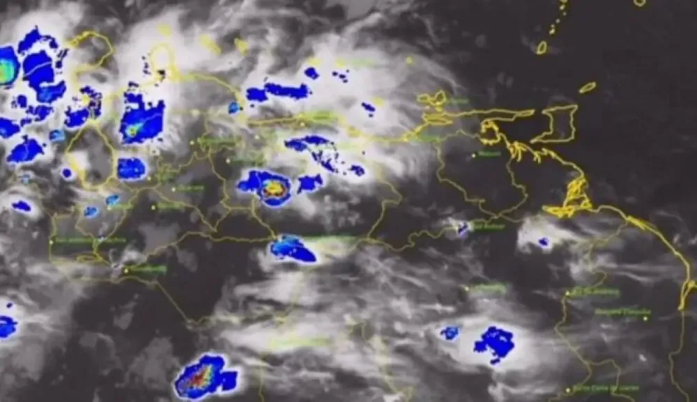 Las autoridades piden precaución a los habitantes cercanos ante las lluvias continuas.