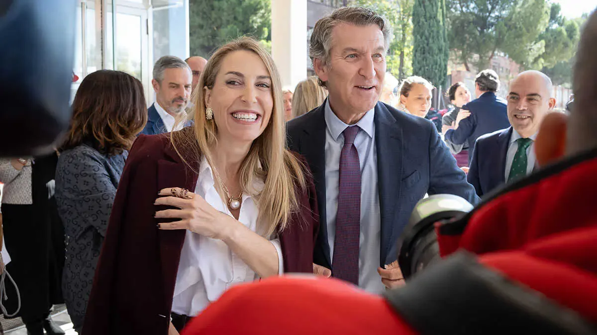 Las conversaciones son clave para definir el futuro político de Extremadura tras las elecciones autonómicas.