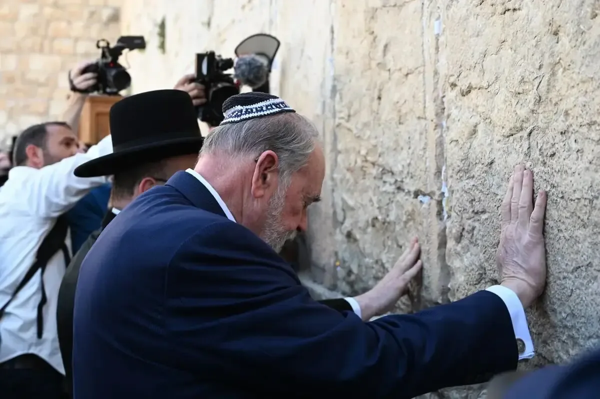 Las declaraciones de Mike Huckabee reavivan tensiones sobre la ocupación israelí en tierras árabes.
