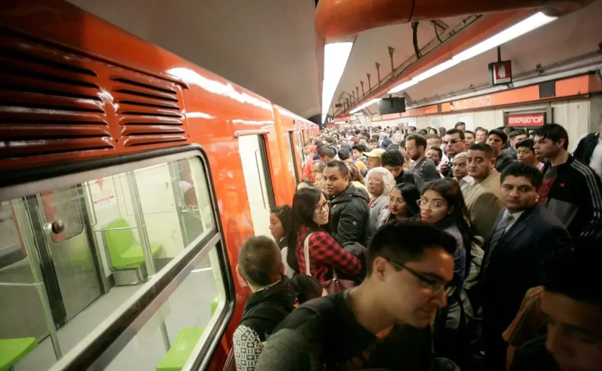 Las demoras están afectando a miles de usuarios en distintas líneas del Metro de la capital mexicana.
