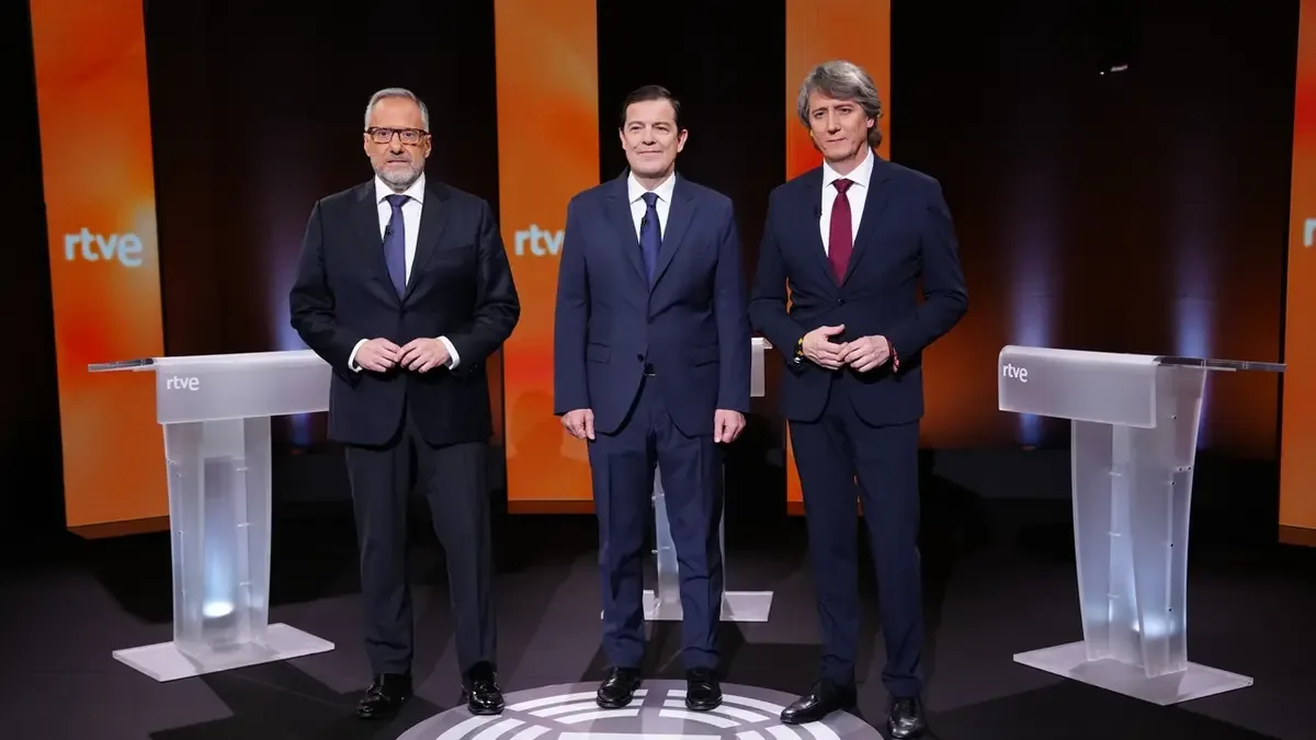 Las encuestas indican un aumento de intención de voto para PP y Vox, mientras el PSOE mantiene resultados similares a 2022.
