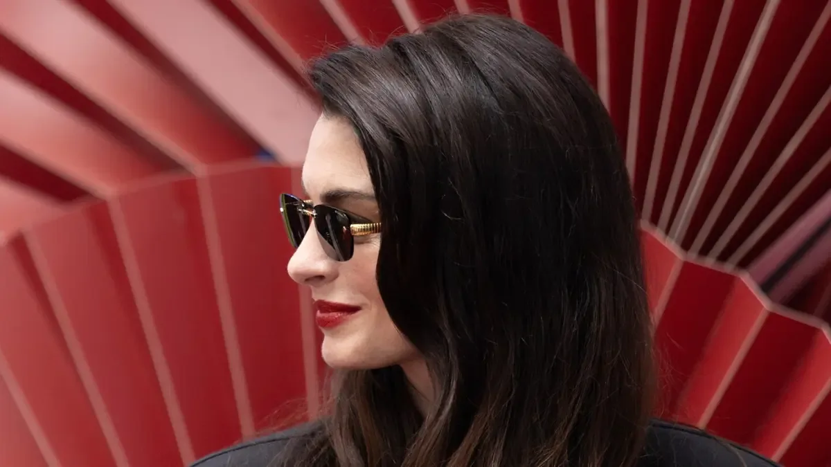 Las gafas que usó la actriz en CDMX marcan un nuevo enfoque en accesorios de moda.