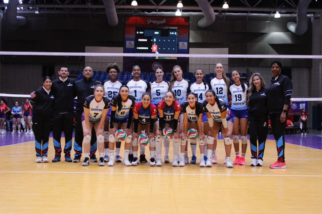 Las Guerreras de Puebla celebran su victoria contra las Freseras de Irapuato.
