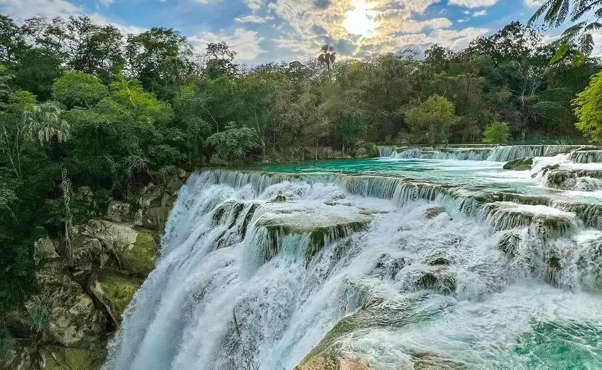 San Luis Potosí alberga espectaculares cascadas ideales para ecoturismo.