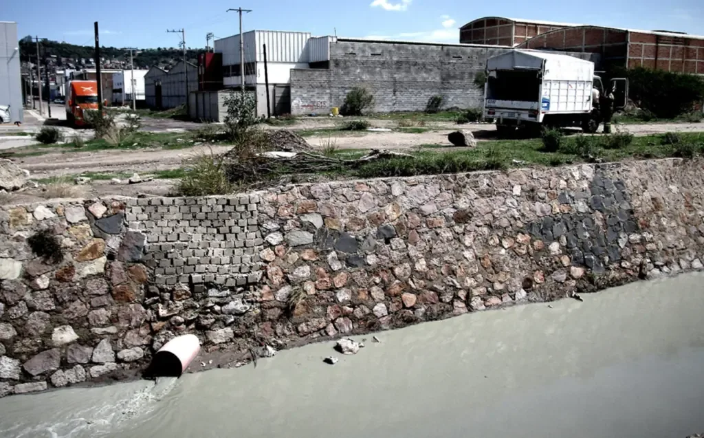 Las inspecciones de Conagua revelan irregularidades en el tratamiento de aguas residuales.