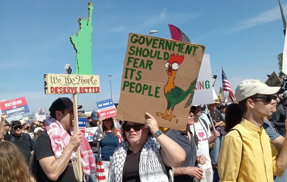 Las manifestaciones en San Diego abordaron diversas críticas a la administración de Donald Trump y a las políticas migratorias.