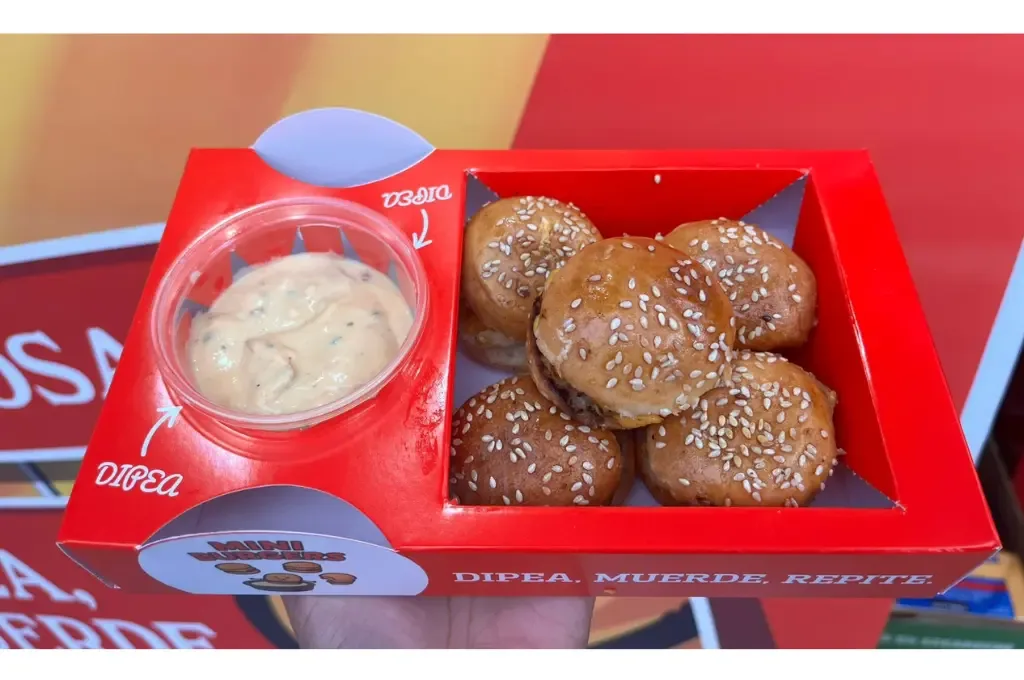 Las mini hamburguesas de Miniburgers atrapan a los visitantes de la Feria de León.