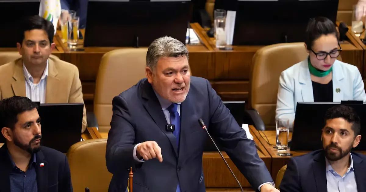 La intervención de expresidentes revela un cambio en la dinámica de la política exterior chilena.