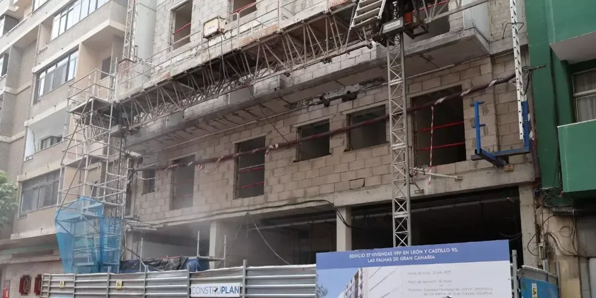 La reanudación de obras en León y Castillo amplía el acceso a vivienda asequible en la ciudad.