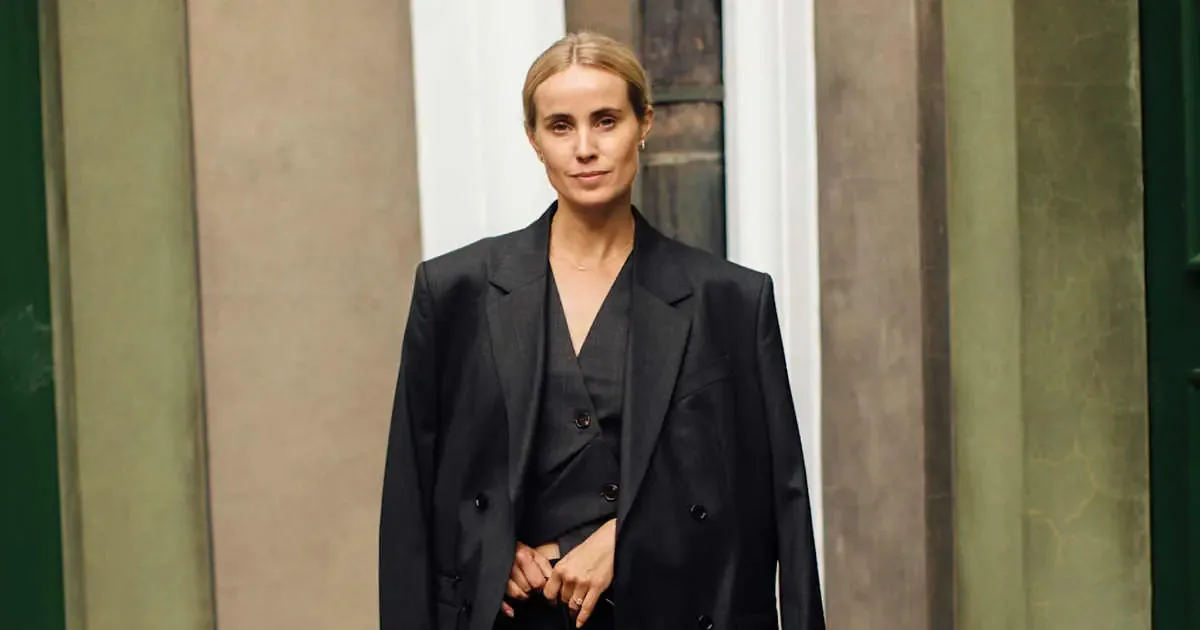 Las sandalias minimalistas de ZARA capturan la esencia del estilo noventero.