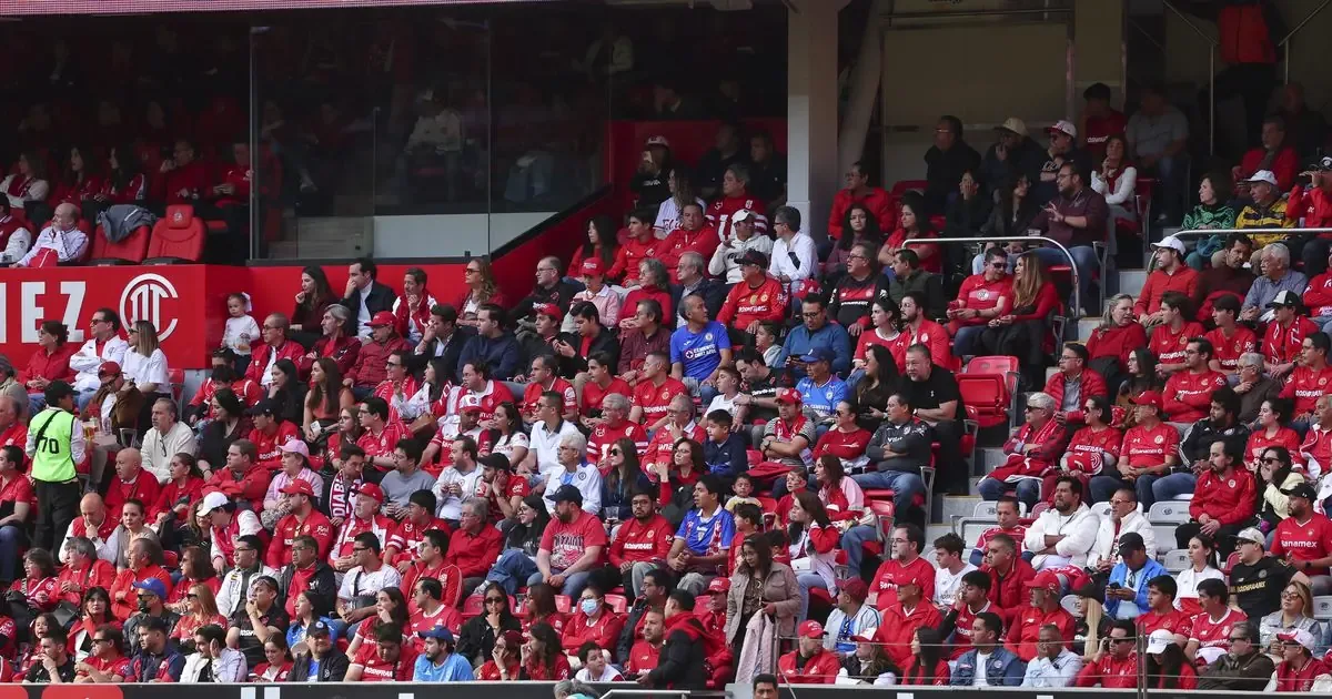 Las seguidoras fueron desalojadas del Estadio Nemesio Diez tras un conflicto con la seguridad.