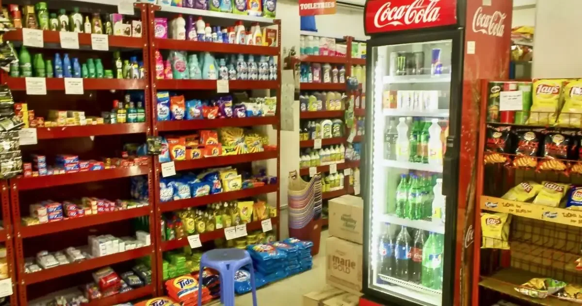 Las tienditas enfrentan cambios en hábitos de compra debido a la alza del IEPS en productos como cigarros y refrescos.