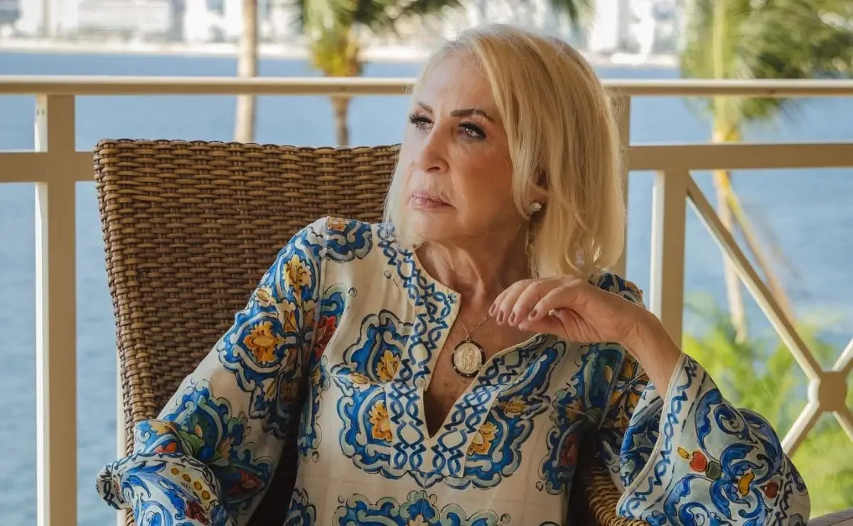 Laura Bozzo enfrenta problemas de salud graves, siendo hospitalizada por complicaciones gastrointestinales.
