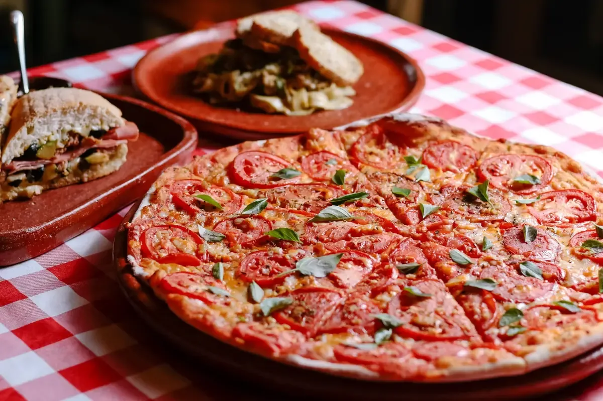 El emprendimiento mexicano destaca en la competencia internacional de pizzas, resaltando su calidad en varias categorías.