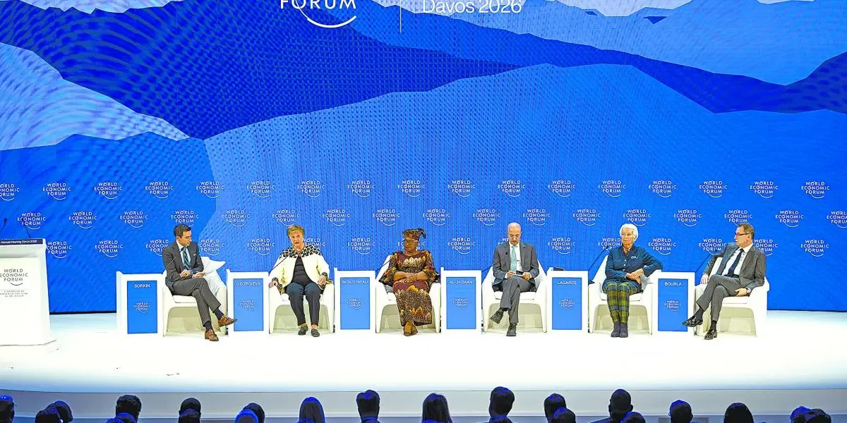 Líderes globales en el Foro de Davos 2026 discutiendo cooperación económica.