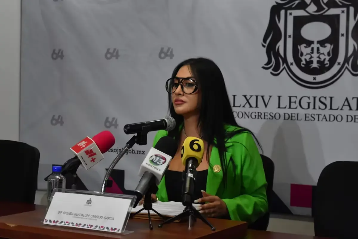 La dipu­lada Brenda Carrera García impulsa recursos para resolver crisis de agua en Guadalajara.