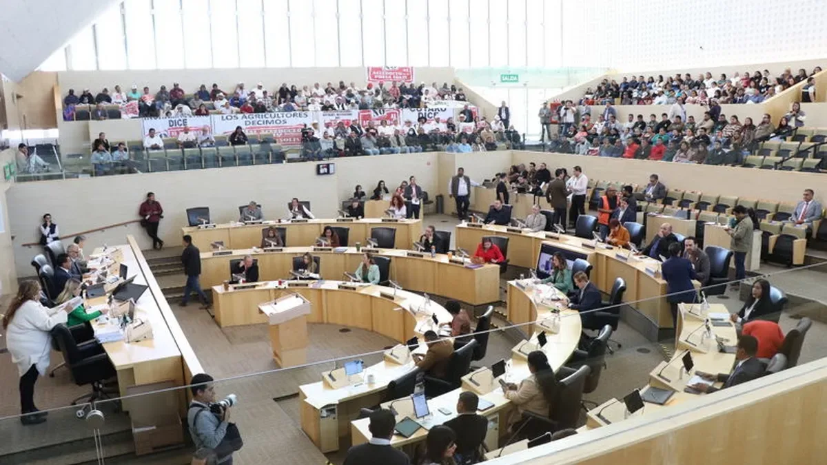 Legisladores del Congreso de Guanajuato debaten sobre la nueva Ley de Transparencia.