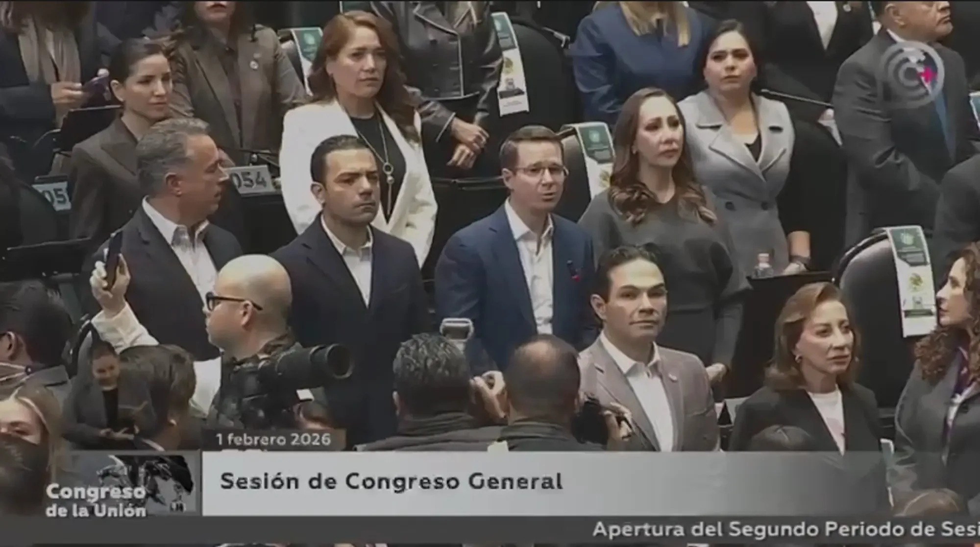 Legisladores del Congreso de la Unión guardan minuto de silencio por Gustavo Sánchez.