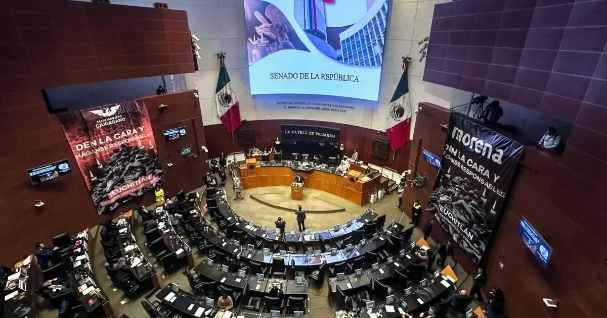 Legisladores en un debate sobre la eliminación de plurinominales en México.