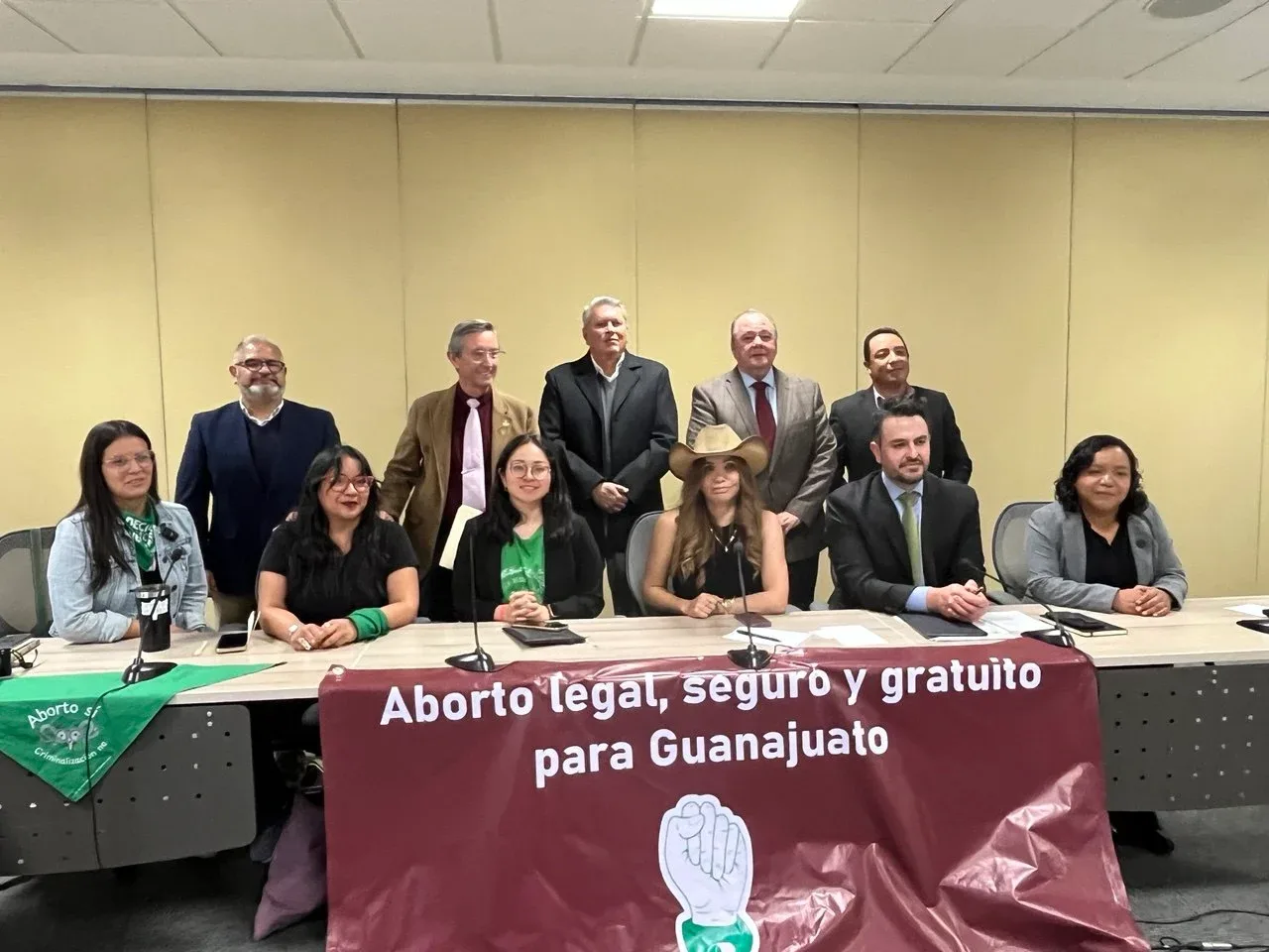 Legisladores presentan iniciativas en el Congreso de Guanajuato sobre aborto.