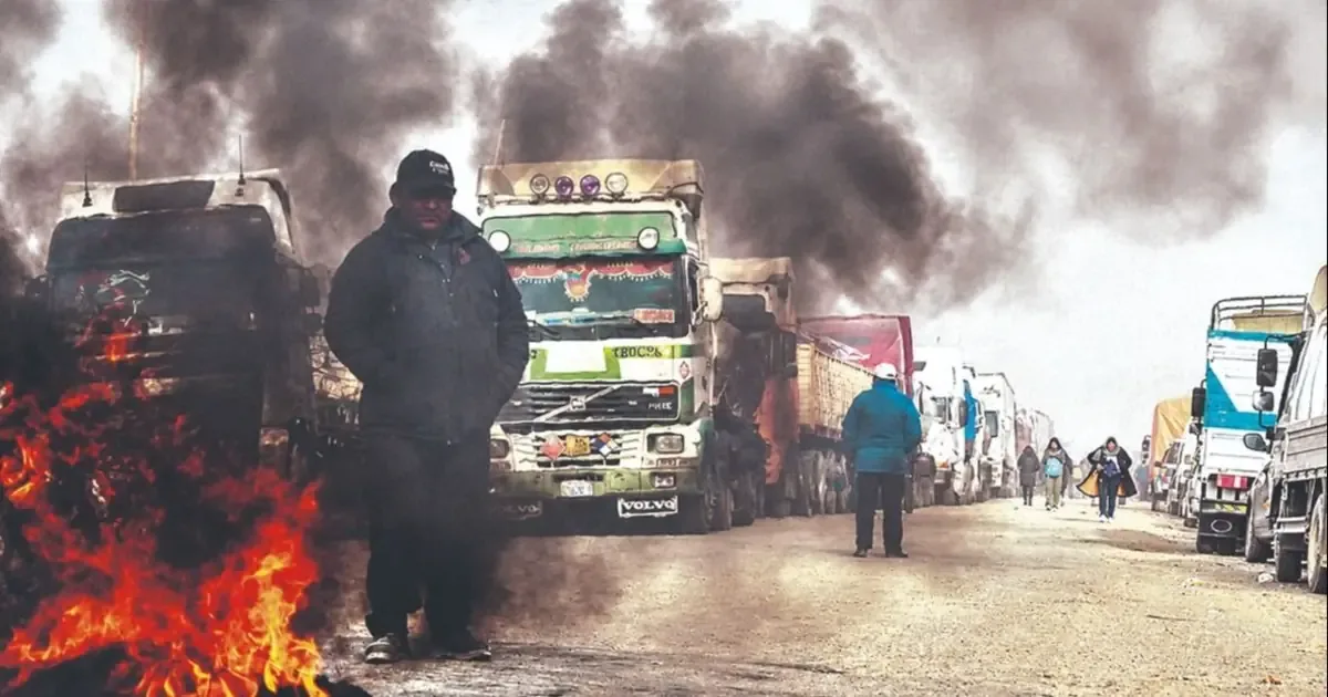 Nuevas iniciativas buscan controlar los bloqueos de caminos y proteger la libre circulación en el país.