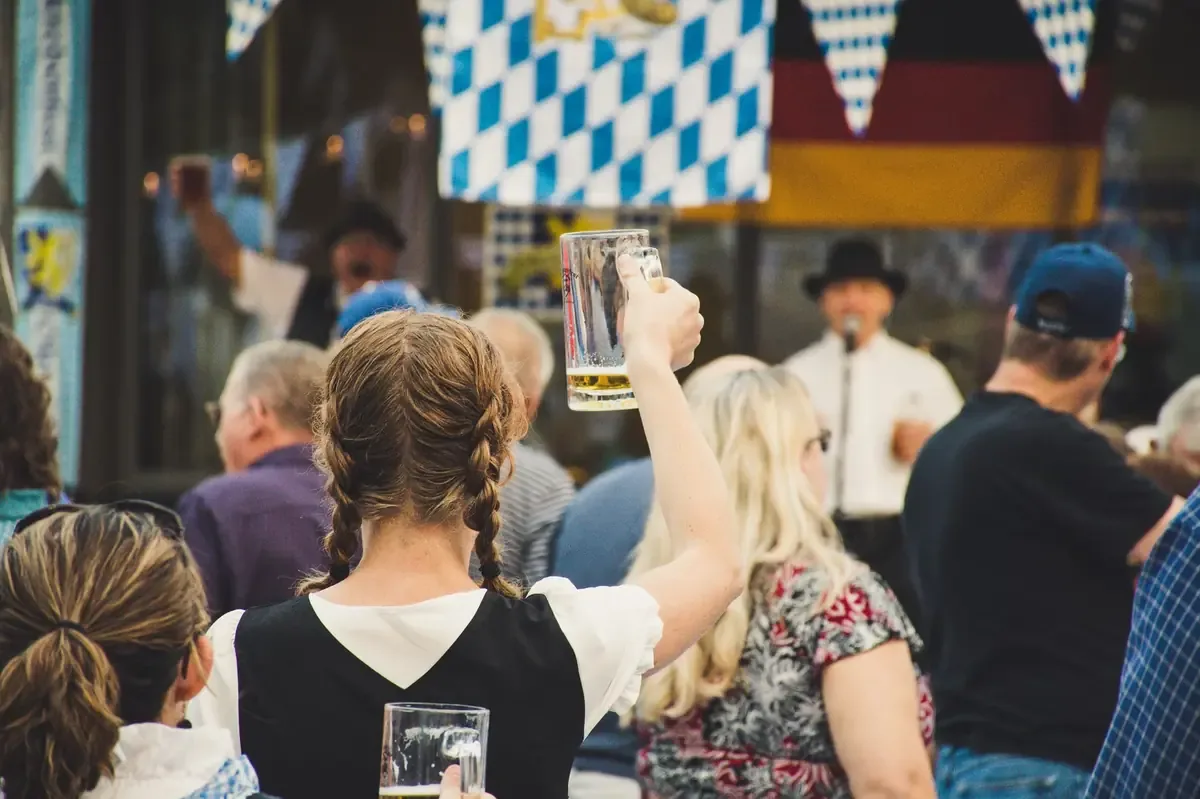 La fiesta incluirá tradición culinaria alemana y presentaciones musicales en un ambiente familiar.
