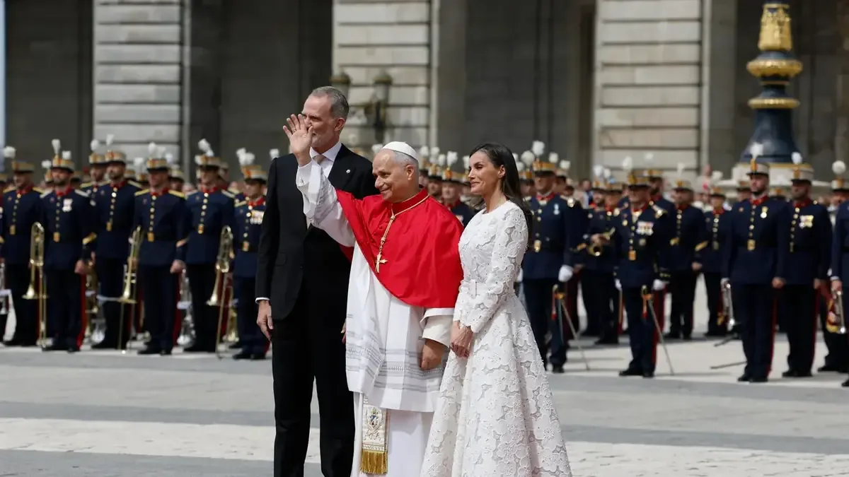 El Papa enfatiza la unidad social y la caridad en su primer día en Madrid.