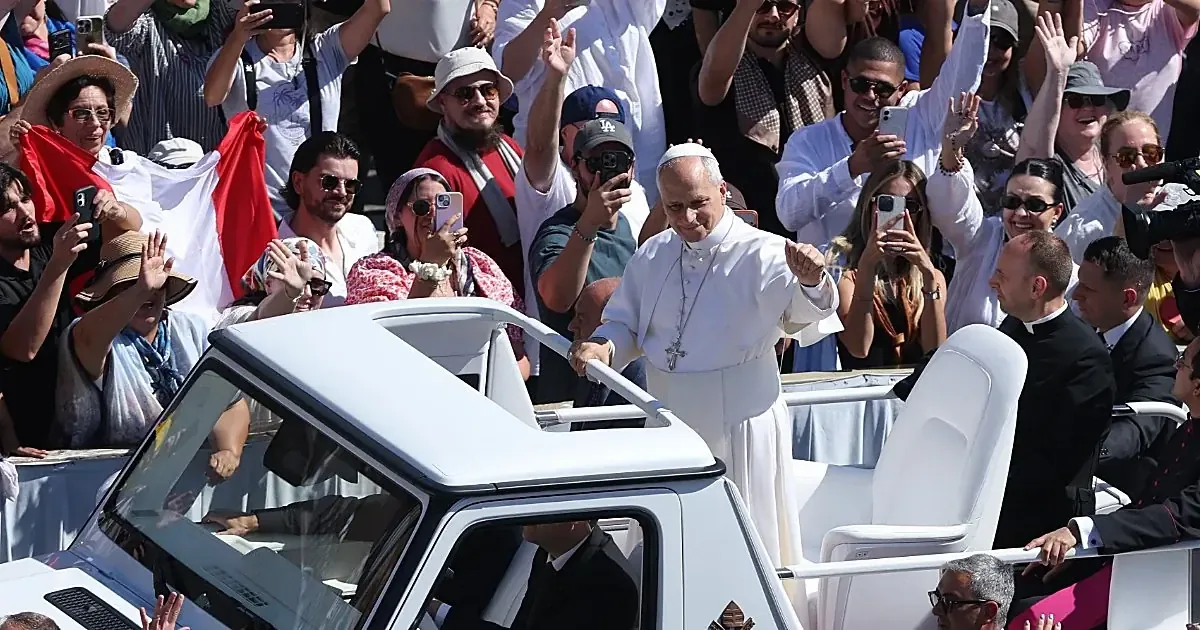 La llegada del Papa a España genera gran expectación entre los fieles.
