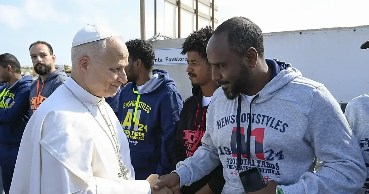 El Papa pide un cambio en la forma de abordar la migración y recuerda a las víctimas en Lampedusa.