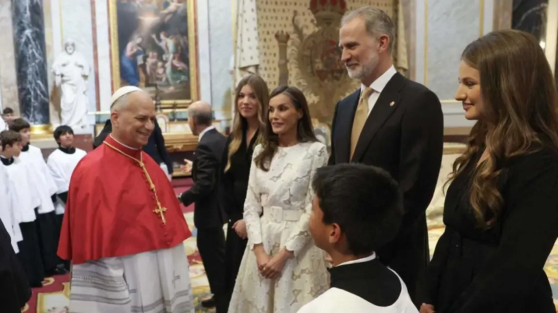 El papa León XIV abordó temas de inmigración y conflictos globales, destacando la necesidad de paz y unidad.